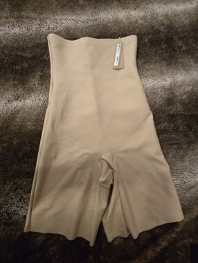 SKIMS Size Large Clay Seamless Shaping Short NWT